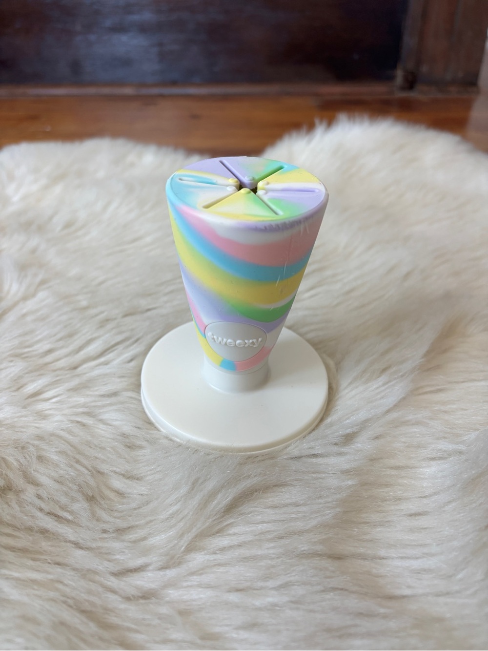 Tweexy Hinge Nail Polish Holder